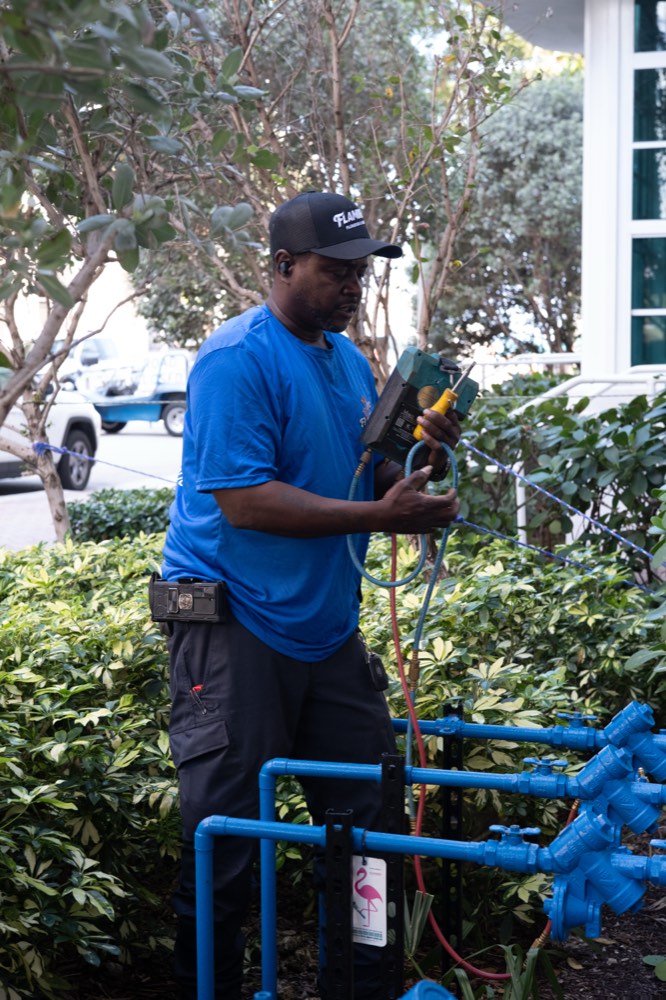Flamingo technician with a pressure gauge kit